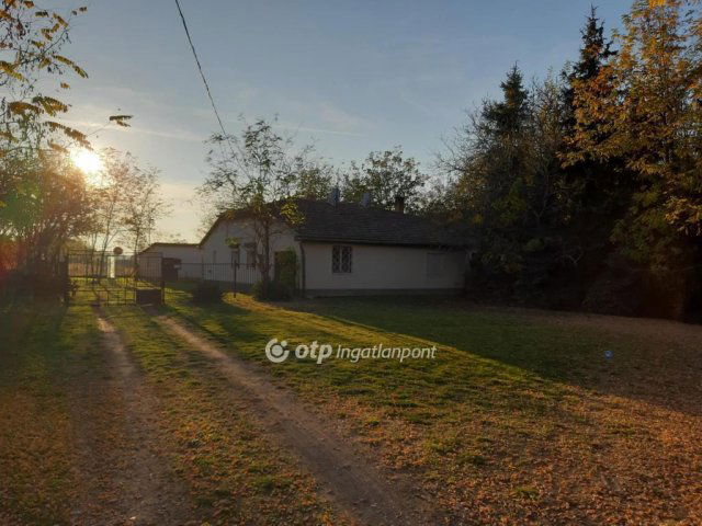 Eladó nyaraló, Mórahalmon 38.5 M Ft, 3 szobás