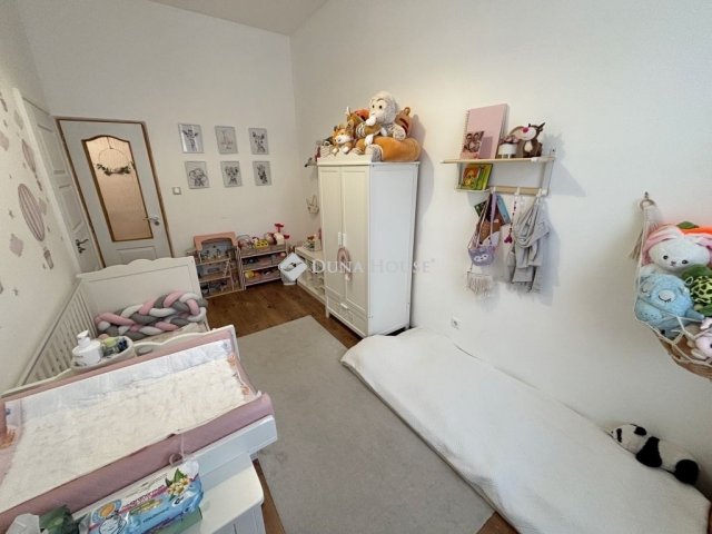 Eladó téglalakás, Szombathelyen 69.9 M Ft, 4 szobás