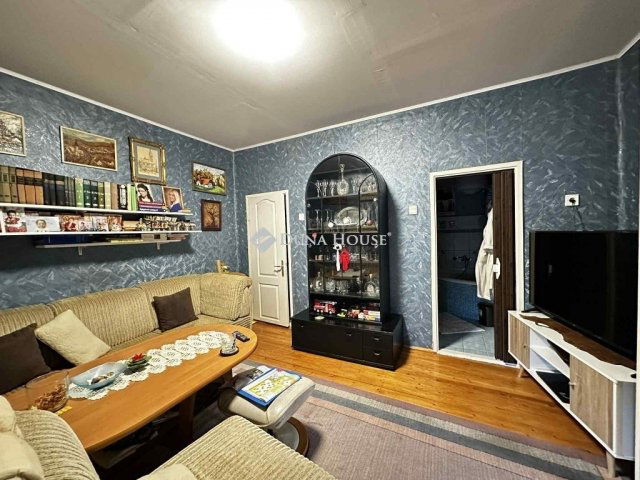 Eladó családi ház, Újiregen 30 M Ft, 4 szobás