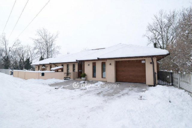 Eladó családi ház, Ráckevén 190 M Ft, 6 szobás