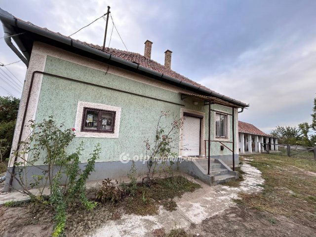 Eladó családi ház, Konyáron 19 M Ft, 2 szobás