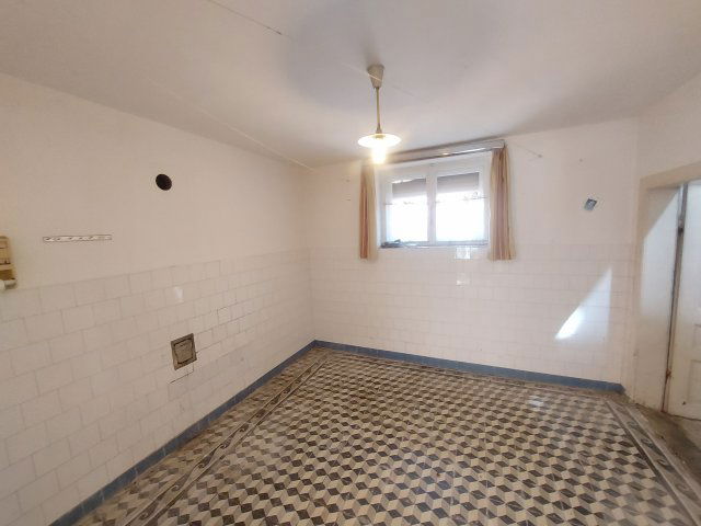 Eladó családi ház, Sümegprágán 17.9 M Ft, 3 szobás