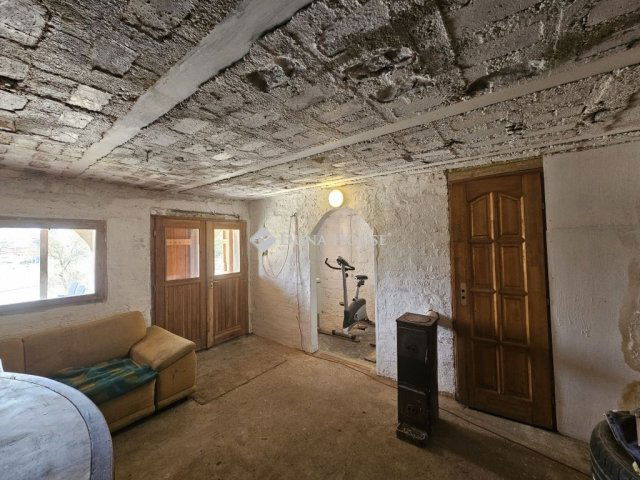 Eladó nyaraló, Tokodon 11 M Ft, 1 szobás / költözzbe.hu