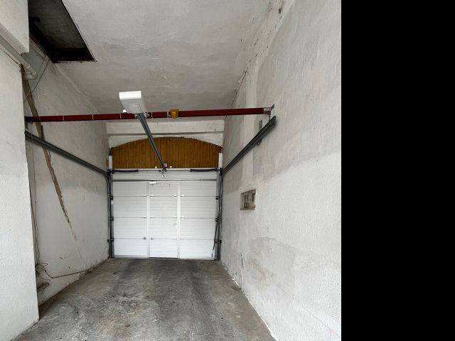 Eladó üzlethelyiség, Pécsett 39.9 M Ft, 4 szobás