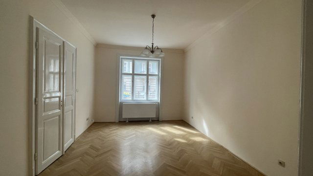 Eladó téglalakás, Győrött 99 M Ft, 4 szobás