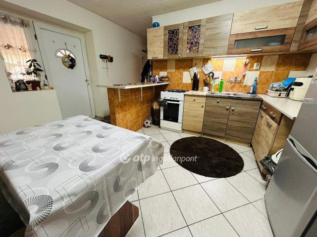 Eladó családi ház, Bujon 22.5 M Ft, 2 szobás