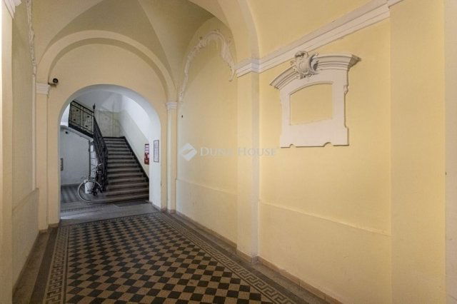 Eladó téglalakás, Budapesten, VI. kerületben 50 M Ft, 2 szobás
