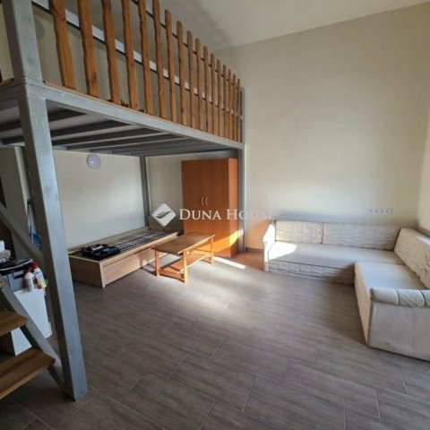 Eladó családi ház, Kiskunfélegyházán 72.9 M Ft, 7 szobás