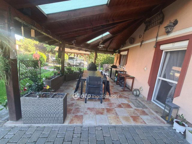 Eladó családi ház, Alsónémediben 169.9 M Ft, 7 szobás