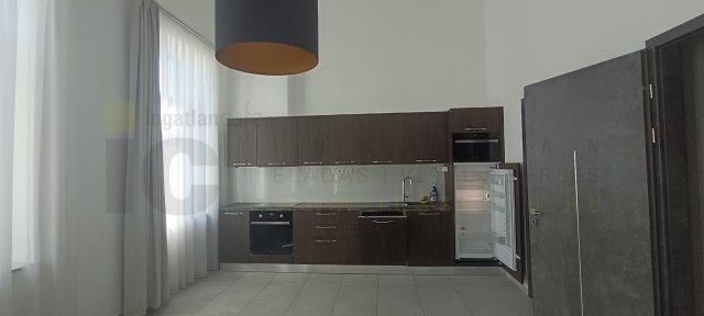 Kiadó téglalakás, albérlet, Szegeden, Szent-Györgyi Albert utcában