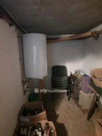 Eladó családi ház, Vonyarcvashegyen 178 M Ft, 11+2 szobás