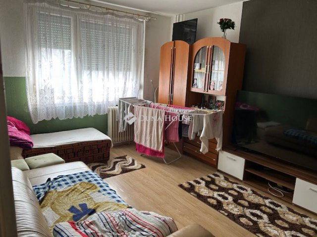 Eladó panellakás, Tatabányán 36.5 M Ft, 2 szobás