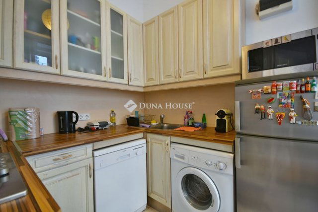 Eladó téglalakás, Budapesten, VI. kerületben, Szondi utcában