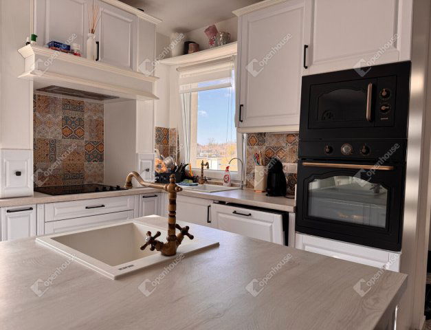 Eladó családi ház, Fertőrákoson 154.9 M Ft, 6 szobás