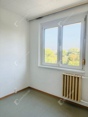 Eladó panellakás, Tatabányán 35.99 M Ft, 2+1 szobás