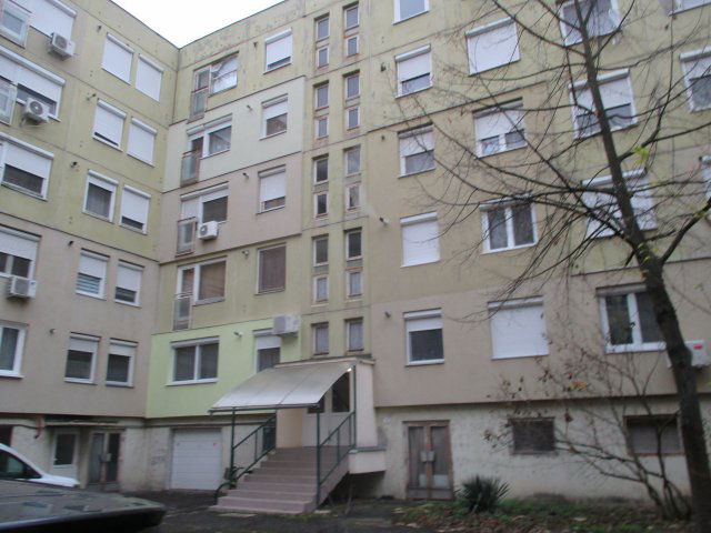 Eladó panellakás, Békéscsabán 36.49 M Ft, 3 szobás