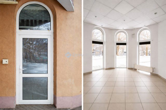 Eladó üzlethelyiség, Dombóváron, Hunyadi téren 33 M Ft