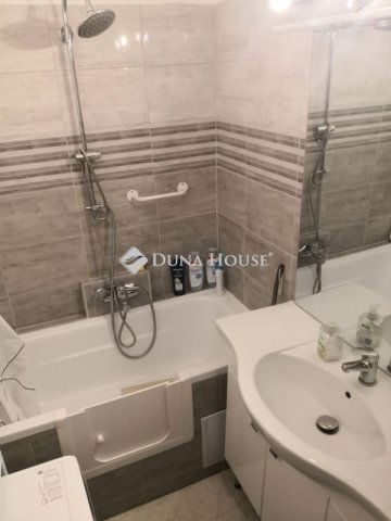 Eladó panellakás, Pécsett 49.2 M Ft, 2 szobás