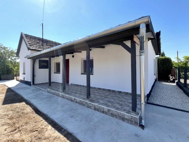 Eladó családi ház, Farmoson 35 M Ft, 3 szobás