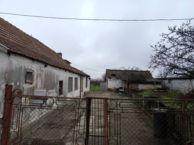 Eladó családi ház, Udvaron 6.9 M Ft, 4 szobás