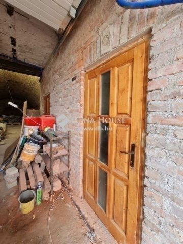 Eladó családi ház, Budapesten, III. kerületben 269.99 M Ft