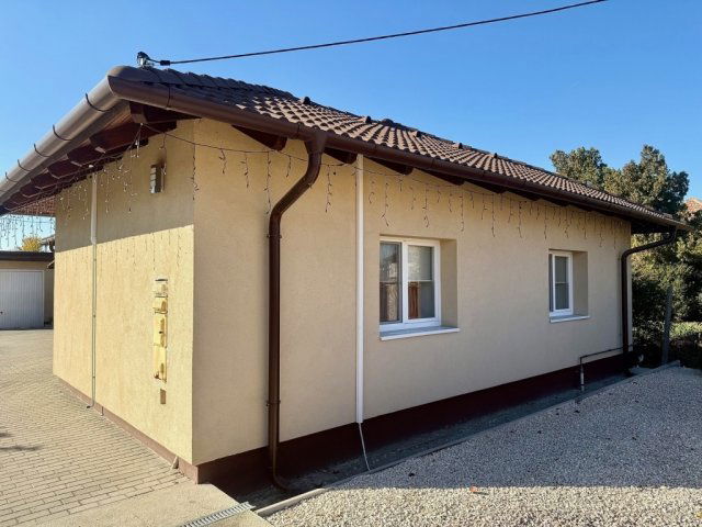 Eladó családi ház, Pusztaszabolcson 74.9 M Ft, 3 szobás