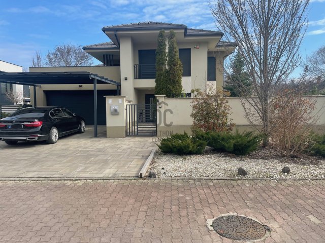 Eladó családi ház, Debrecenben 383 M Ft, 6 szobás