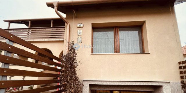 Eladó családi ház, Felcsúton 180 M Ft, 4 szobás