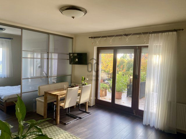 Eladó téglalakás, Budapesten, XII. kerületben, Normafa úton