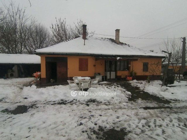 Eladó családi ház, Kecelen 10 M Ft, 1+1 szobás
