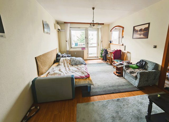 Eladó panellakás, Veszprémben 44.9 M Ft, 1+2 szobás