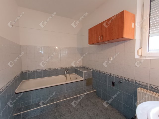 Eladó családi ház, Harkán 130 M Ft, 7 szobás