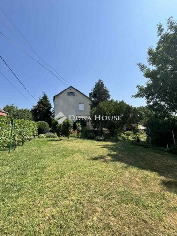Eladó családi ház, Pécsett 80 M Ft, 5 szobás