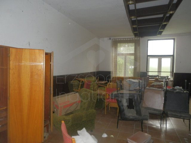 Eladó családi ház, Visegrádon 110 M Ft, 10 szobás