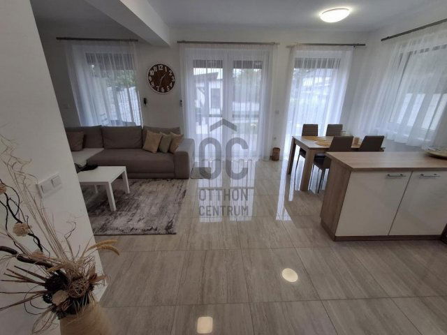 Eladó családi ház, Cegléden 97.9 M Ft, 3 szobás