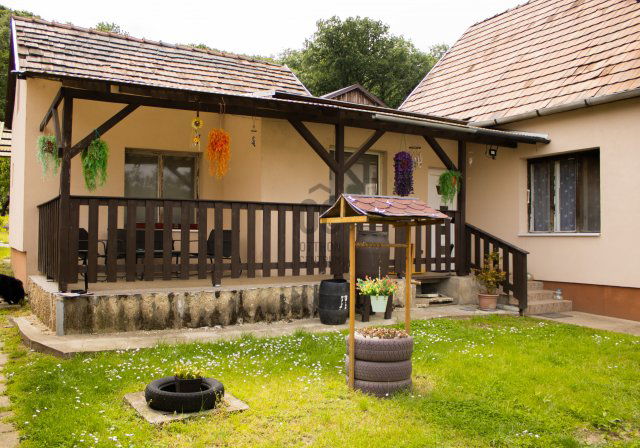 Eladó családi ház, Szárligeten 64.99 M Ft, 5 szobás