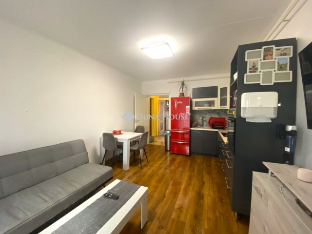 Eladó panellakás, Pécsett, Maléter Pál úton 54.9 M Ft