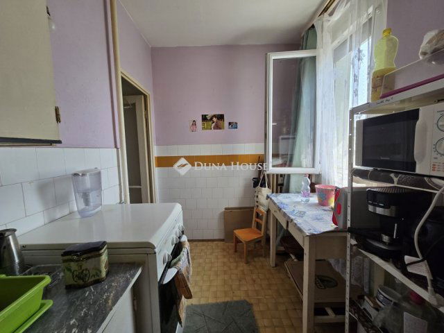 Eladó panellakás, Pécsett 29.9 M Ft, 2 szobás
