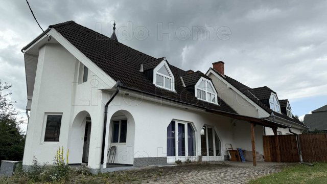 Eladó családi ház, Gyenesdiáson 125 M Ft, 7 szobás