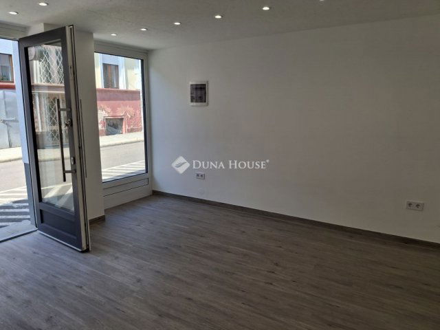 Kiadó üzlethelyiség, Gyöngyösön 110 E Ft / hó