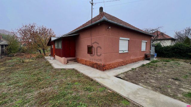 Eladó családi ház, Szekszárdon 35 M Ft, 3 szobás