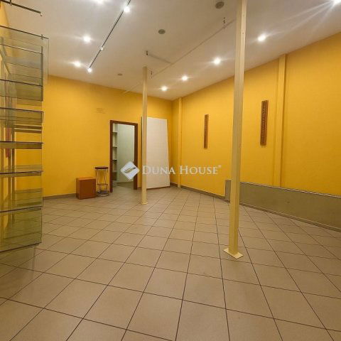 Eladó üzlethelyiség, XV. kerületben, Szentmihályi úton