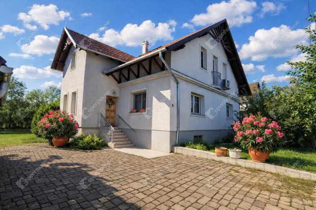 Eladó családi ház, Székesfehérvárott 149.9 M Ft, 5 szobás