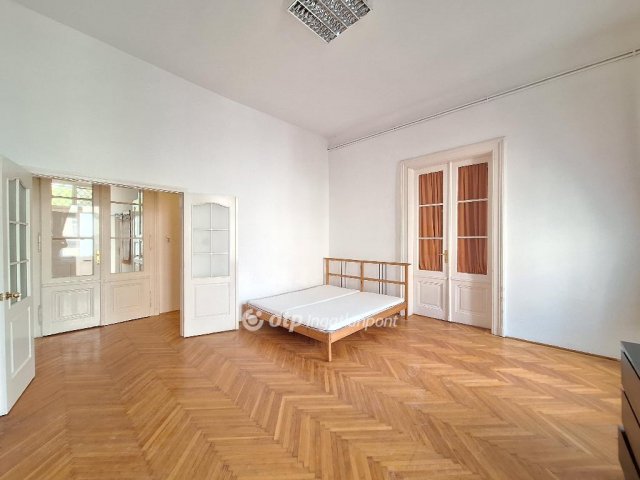 Eladó téglalakás, Budapesten, VIII. kerületben 73.4 M Ft