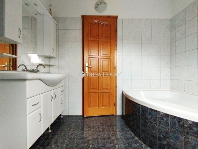 Eladó családi ház, Budapesten, XVI. kerületben 185 M Ft