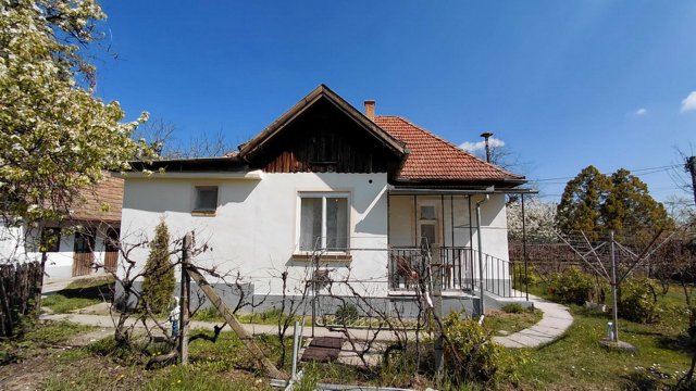 Eladó családi ház, Turán 43.9 M Ft, 2 szobás