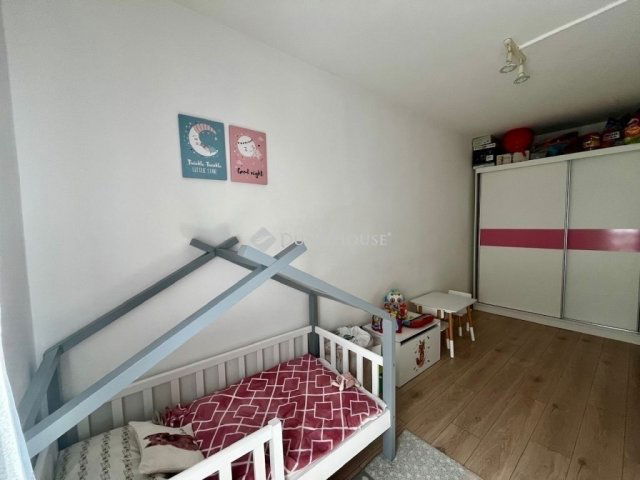 Eladó panellakás, Pécsett 49.9 M Ft, 3 szobás