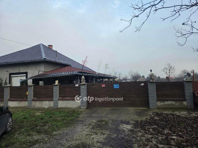 Eladó családi ház, Fegyverneken 26.99 M Ft, 2+2 szobás