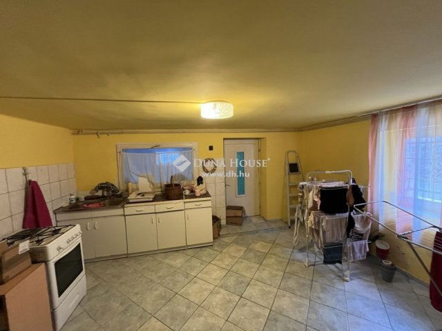 Eladó családi ház, Pétfürdőn 84.9 M Ft, 4+2 szobás
