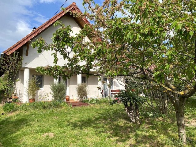 Eladó családi ház, Zamárdiban 170 M Ft, 3+3 szobás